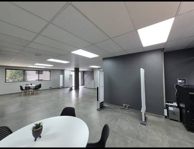 650M² OFFICE FOR SALE IN SUNNINGHILL